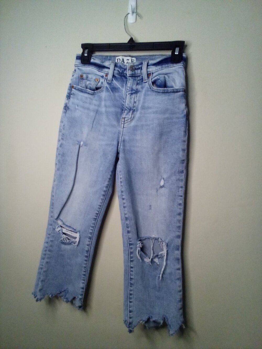 Daze Cropped Capri Jeans Raw Cut Women 24 Distressed Thrashed Blue